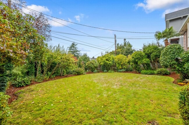 Building Photo - 4bd/2ba Seattle Home