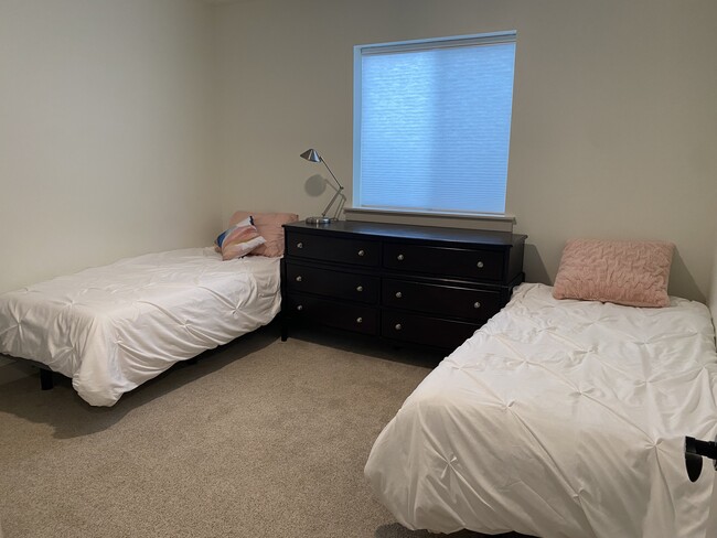 Bedroom - 5392 N Maplewood Ln