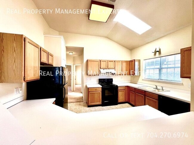 Building Photo - 109 Claremont Way