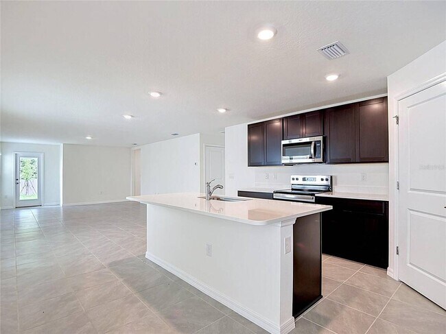Building Photo - 31115 Silver Stage Dr