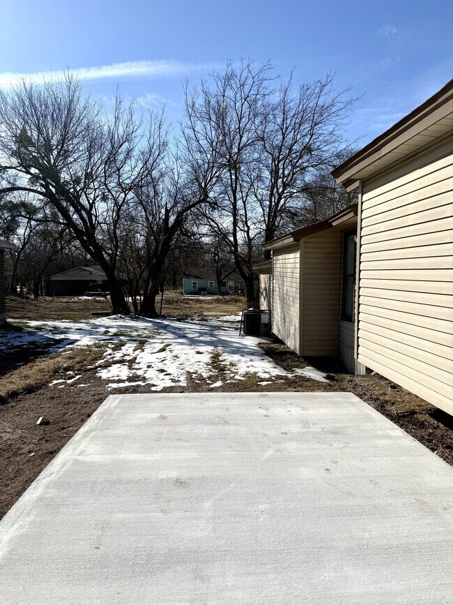 Building Photo - 312 M St NE