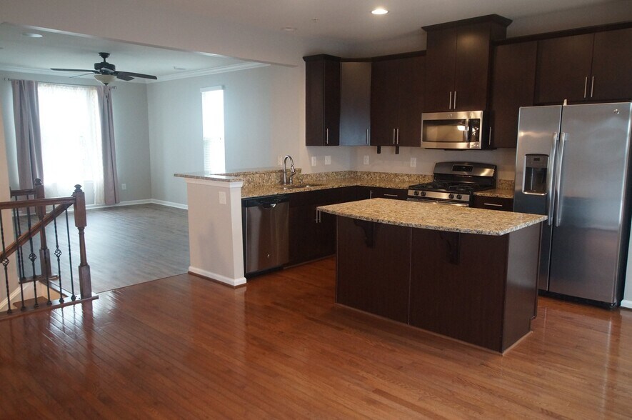 Building Photo - 7212 Yesterday Ln