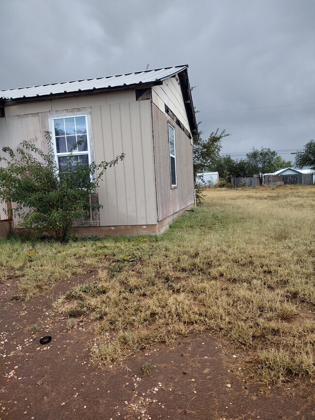 Building Photo - 506 S 4th St