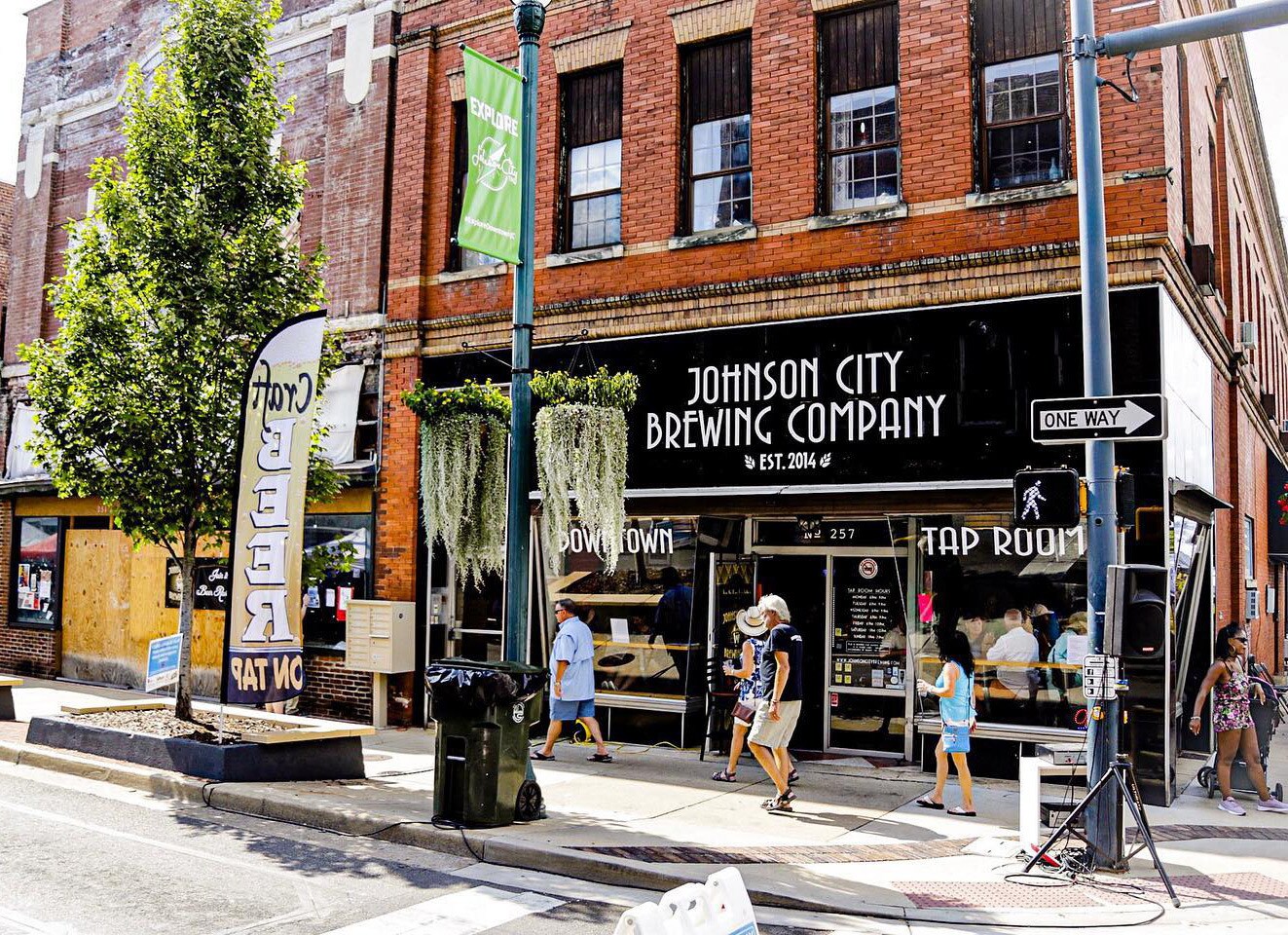 Lively downtown full of breweries, restaurants and shops - 711 Hamilton St