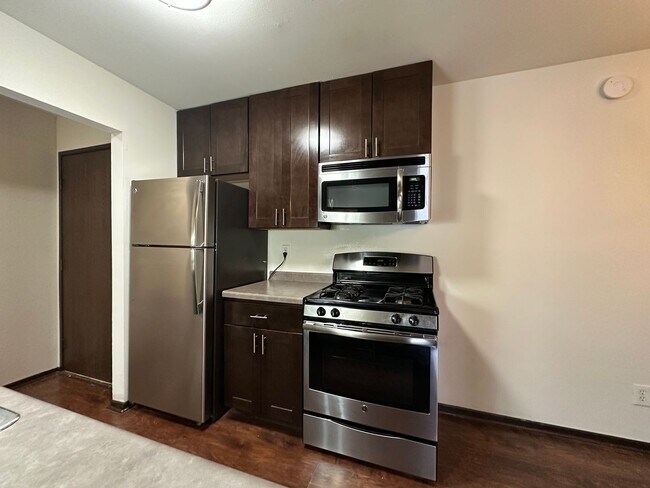 Building Photo - Marshall Manor