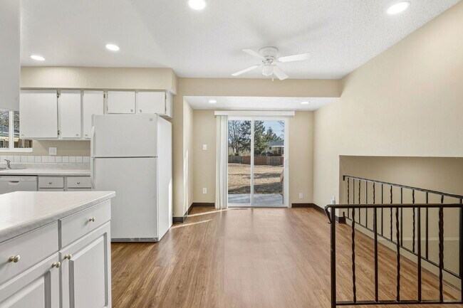 Building Photo - 1549 Sanderson Ave