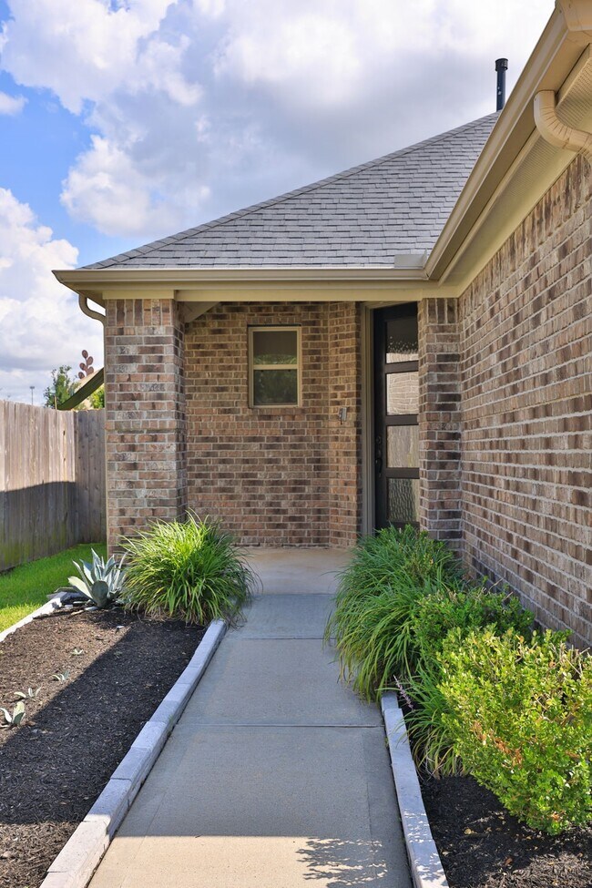 Building Photo - 31115 Albany Brook Ln