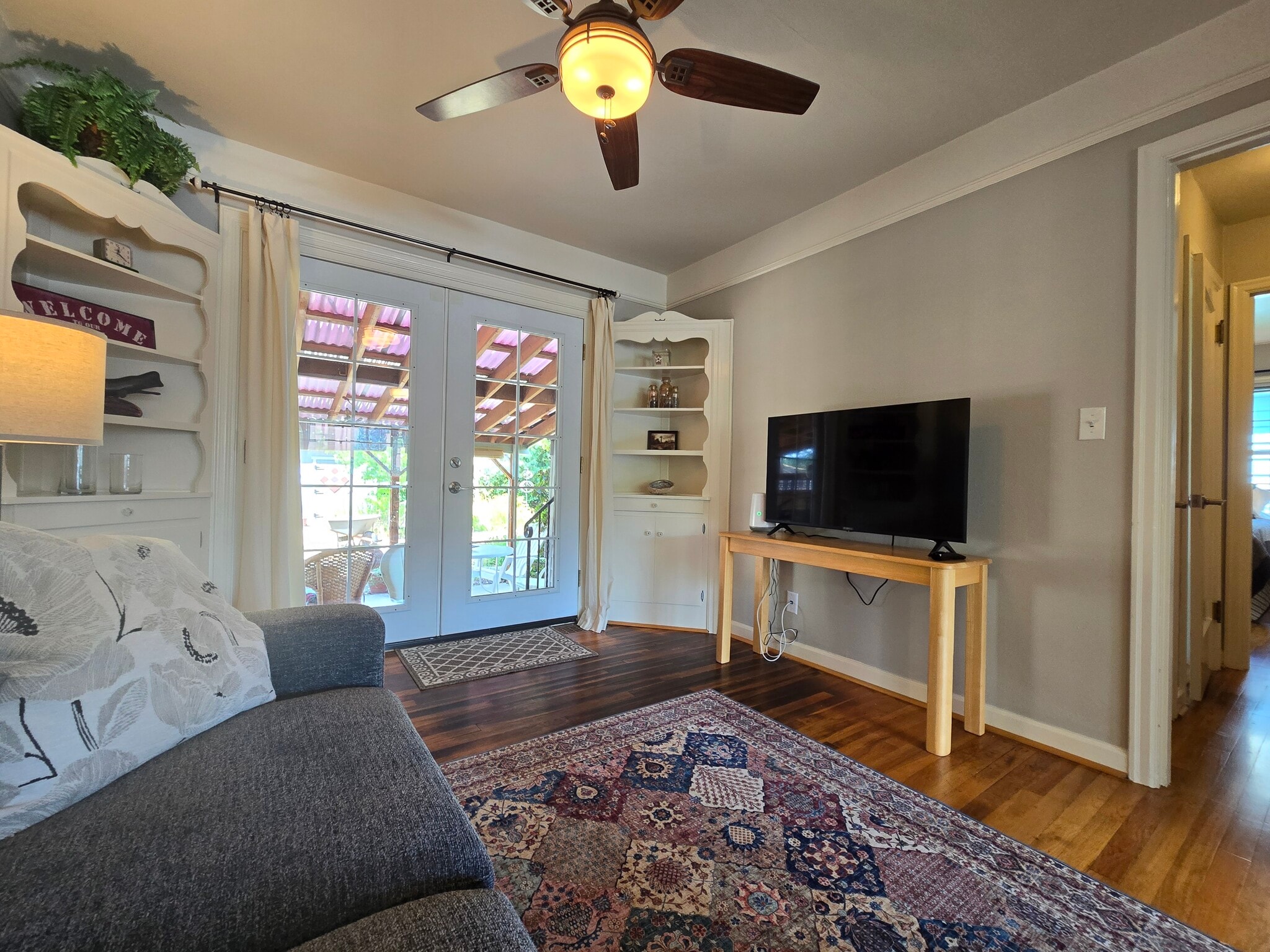 Smart TV - 1065 13th St NE