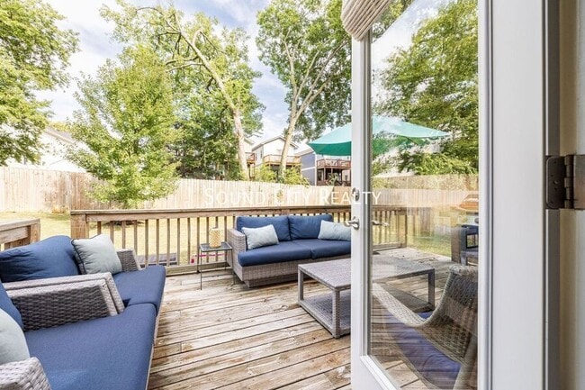 Building Photo - 606B Eastboro Dr