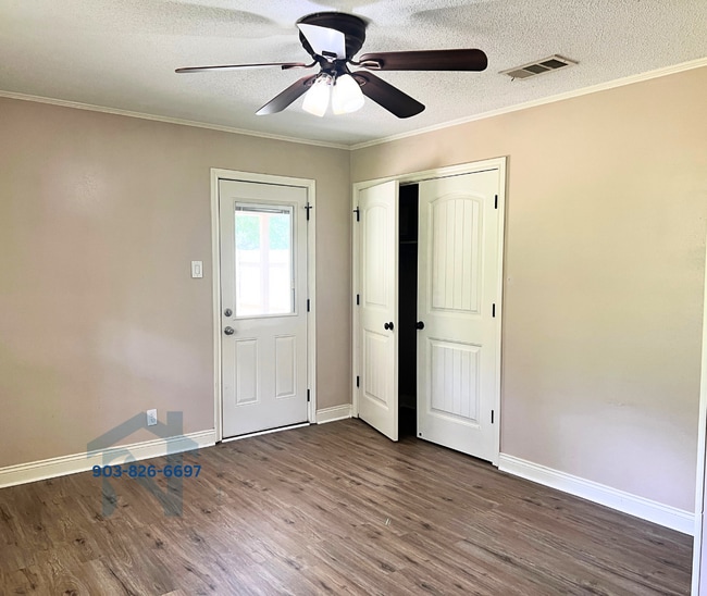 Building Photo - 314 Pin Oak St
