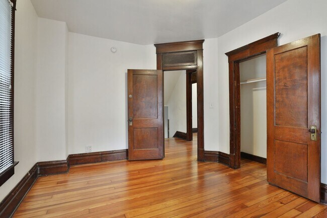 Building Photo - 1611 Summit St
