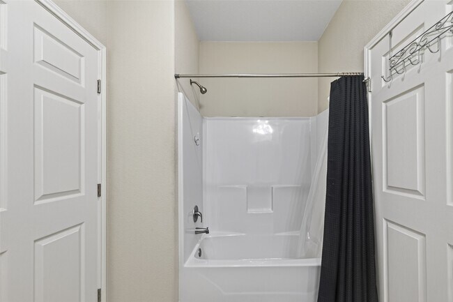 Building Photo - 1009 Niagara St