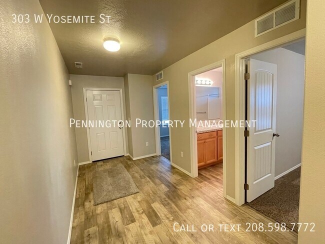 Building Photo - 303 W Yosemite St