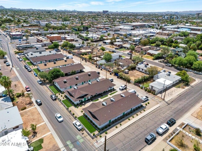 Building Photo - Coronado Area of Phoenix Remodeled 2 Bed 1...