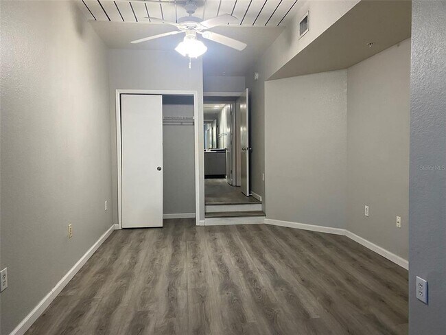 Building Photo - 520 S Armenia Ave