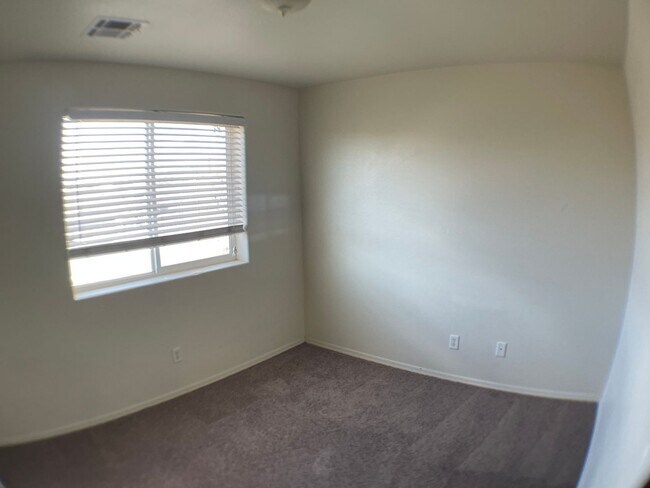 Building Photo - Spacious 3BR Townhome in Bellemont | Fenced Yard + 2-Car Garage