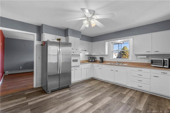 Building Photo - 667 Park St