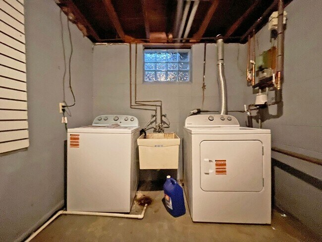 Building Photo - Newly Redone 3 Bedroom Bungalow in Tonka B...