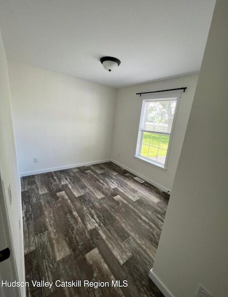 Building Photo - 37 Van Dyck St