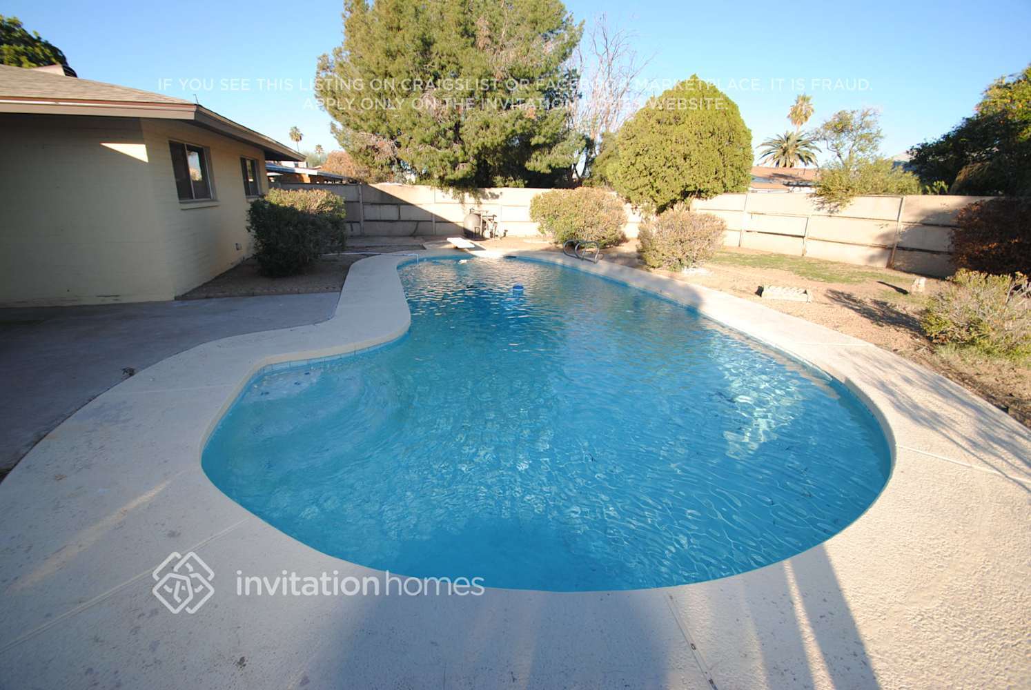 Building Photo - 4614 W Sunnyside Ave