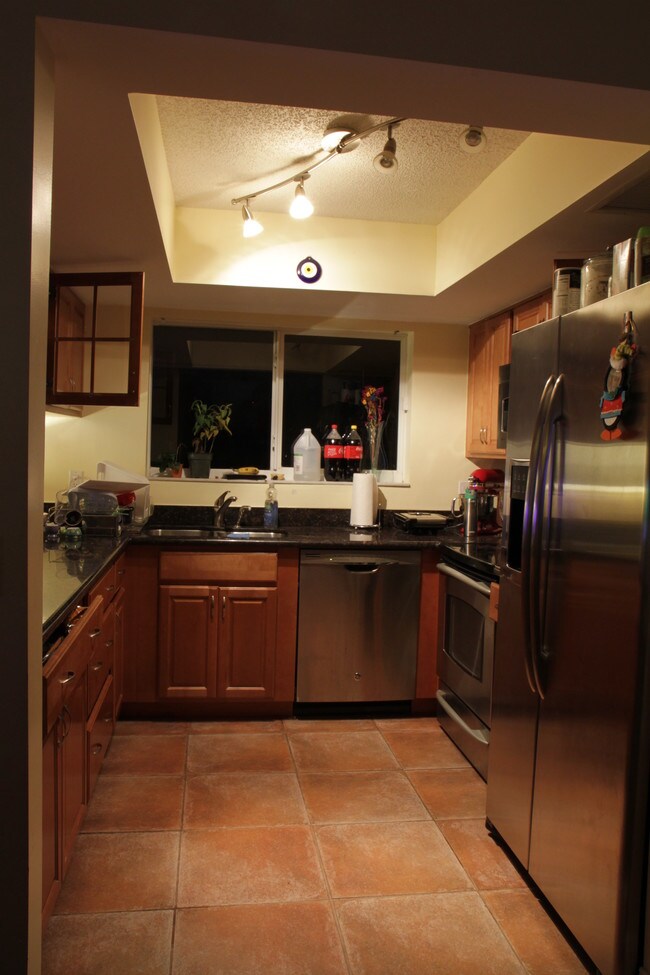 Kitchen - 21367 Chinaberry Dr