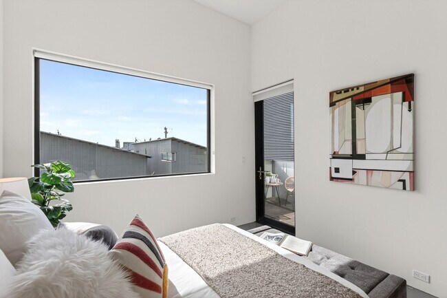 Building Photo - 811 Folger Ave