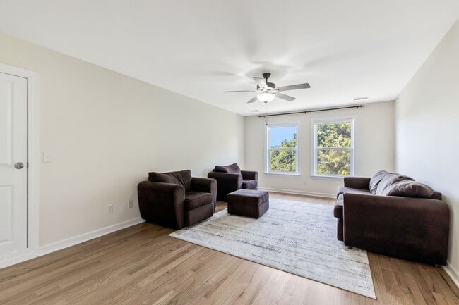 Building Photo - 415 Enclave Ct
