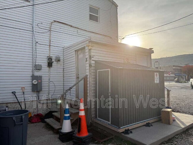 Building Photo - 9068 Main St