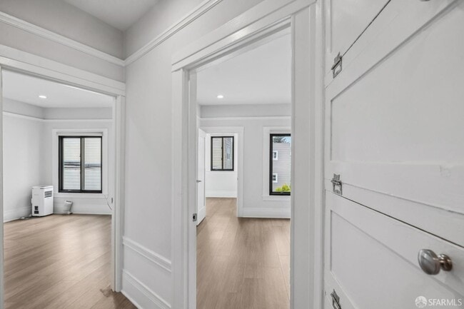 Building Photo - 487 18th Ave
