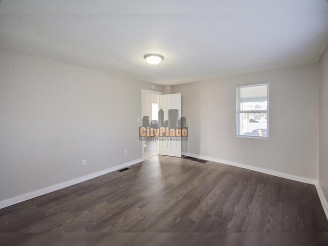 Building Photo - 1541 Spruce St