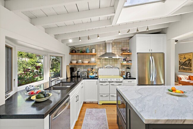 Building Photo - Bluebird Canyon Hidden Gem