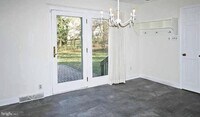 Building Photo - 1121 Club House Rd
