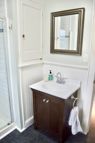 Building Photo - 56 Ash St