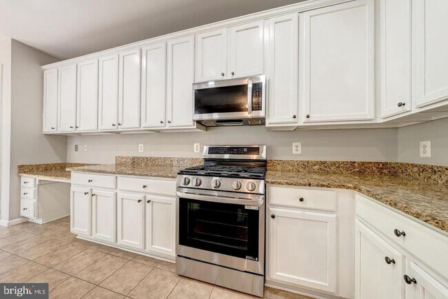 Building Photo - 43122 Forest Edge Square