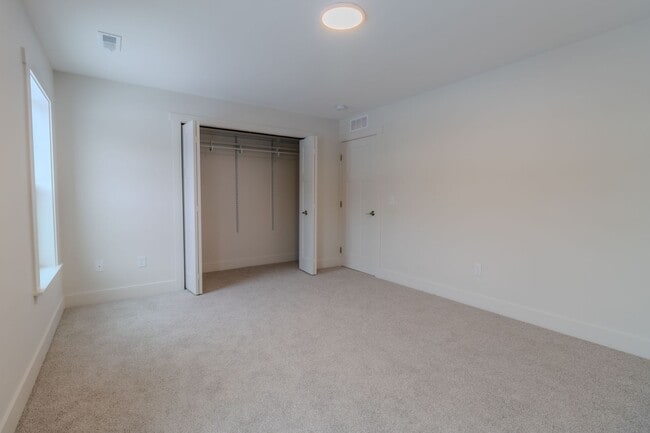 Building Photo - Trailside Condo-2 Bd 2.5 Bath