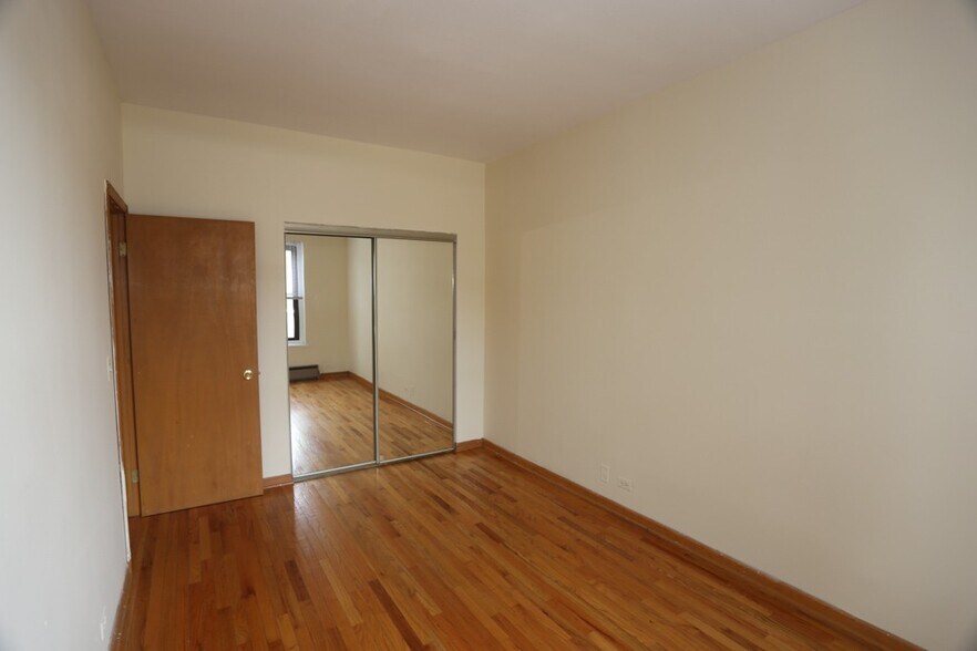 Building Photo - 640 W Barry Ave