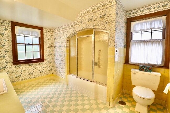 Building Photo - 1111 S Washington Ave