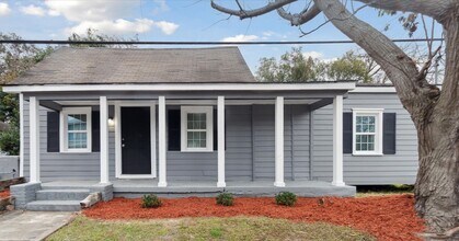 Building Photo - Huge Downtown 3BR (potential 4th)/2BA House For Rent