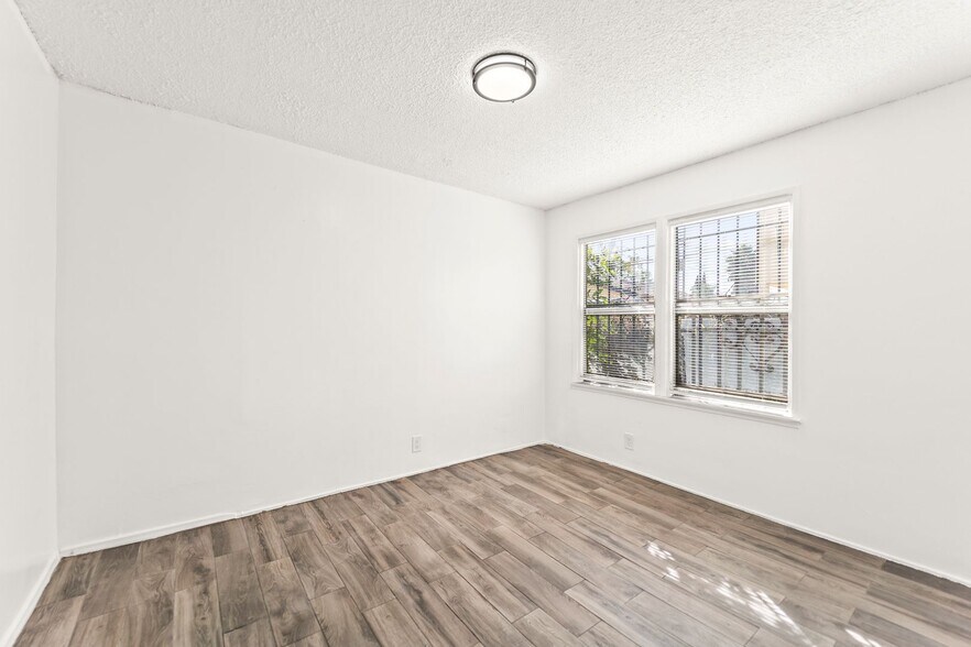 Building Photo - 956 E Imperial Hwy