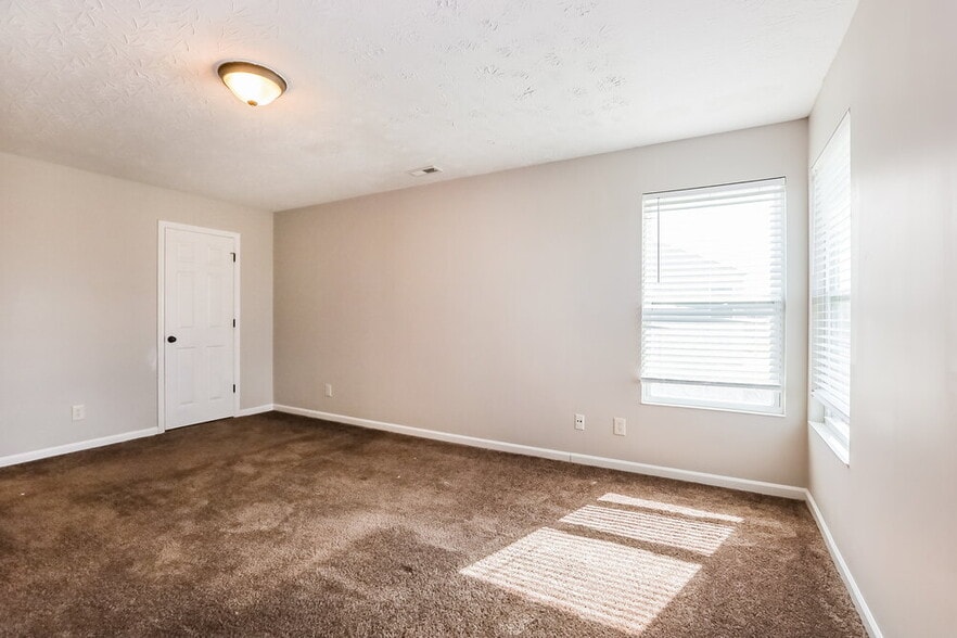 Building Photo - 2294 McGregor Dr