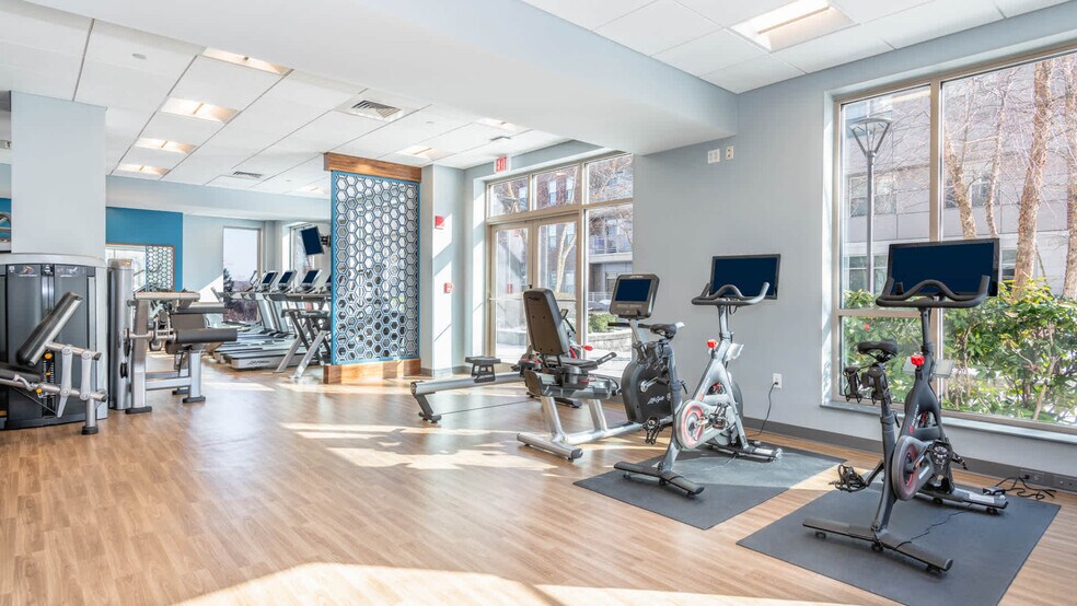 Building Photo - 70 Hope Ave