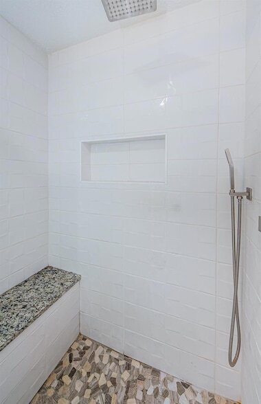 Building Photo - 722 116th Ave N