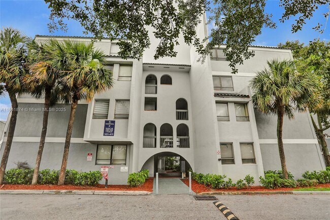 Building Photo - 1850 N Congress Ave