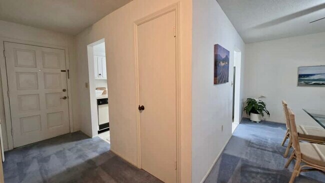 Building Photo - 701 Poinsettia Rd