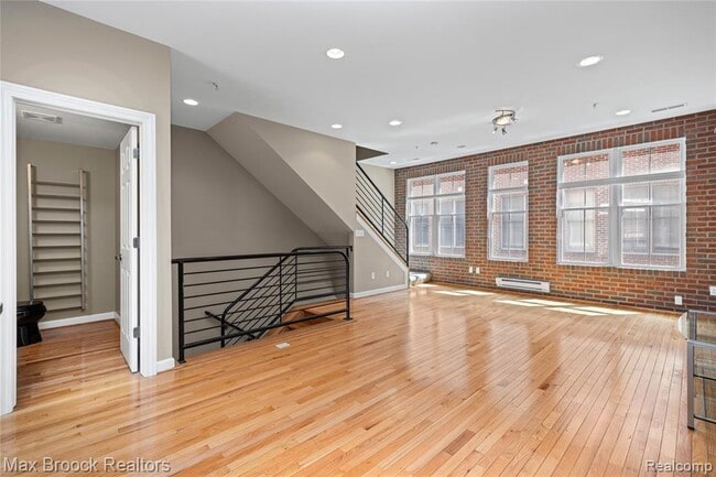 Building Photo - 420 Lewis Ct