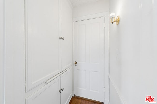 Building Photo - 1284 S Beverly Glen Blvd