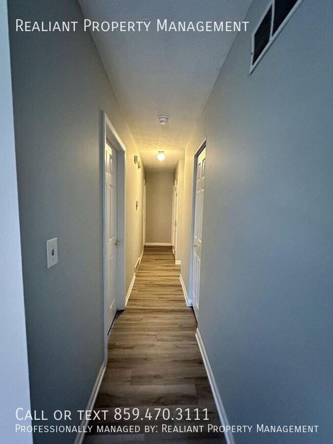 Building Photo - 1044 Tatesbrook Dr