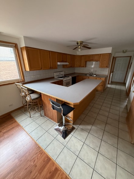 Building Photo - 6119 W Giddings St