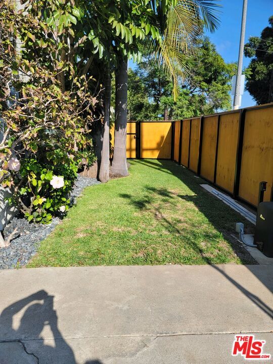 Building Photo - 825 Broadway St