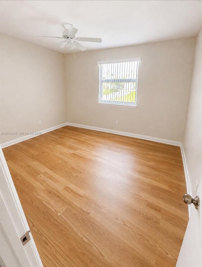 Building Photo - 539 Sabal Palm Dr